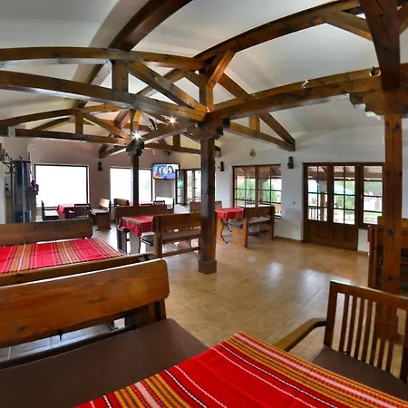 Guest house Къщата На Езерото *